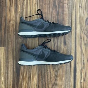 Mens Nike internationalist shoes. NSW SIZE 10